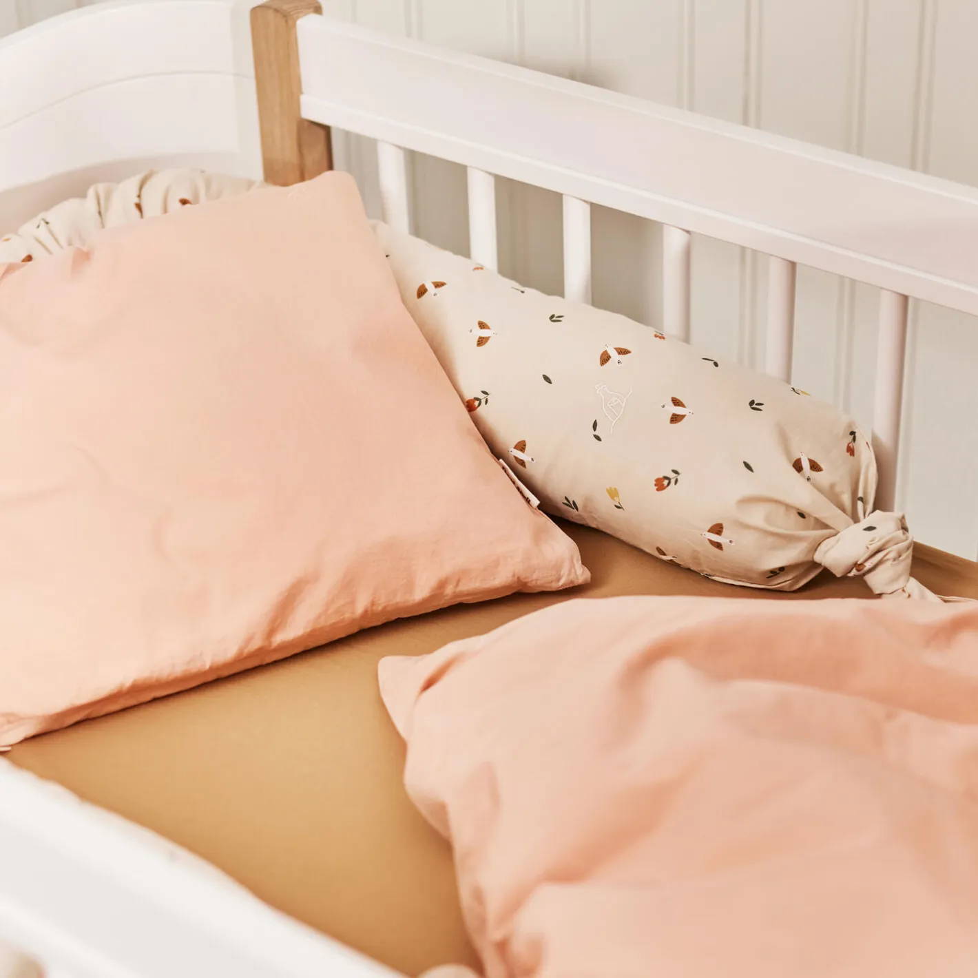 Clearance Dear April Bee baby sengetøj, appleblossom