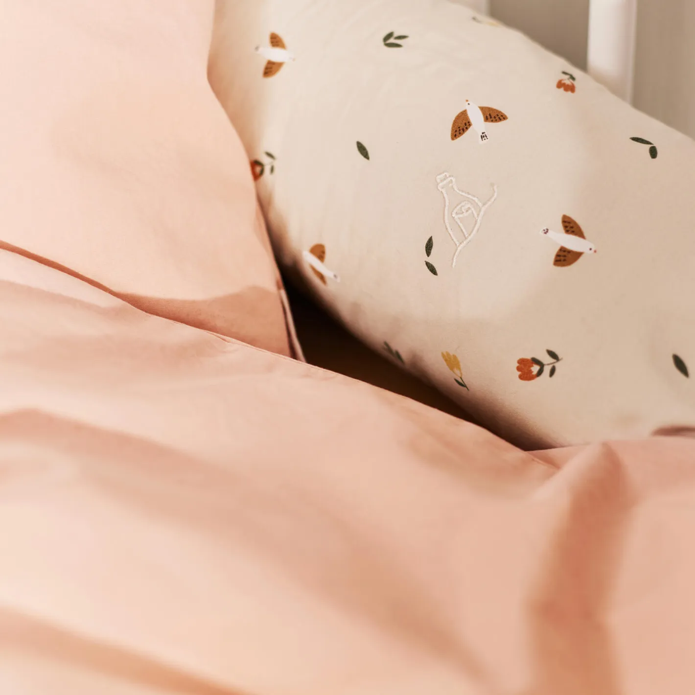 Clearance Dear April Bee baby sengetøj, appleblossom