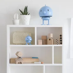 Hoptimist Classic Bumble, light blue> Figurer & Glaskunst