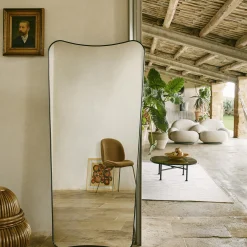GUBI F.A. 33 Wall Mirror, black brass> Vægspejle