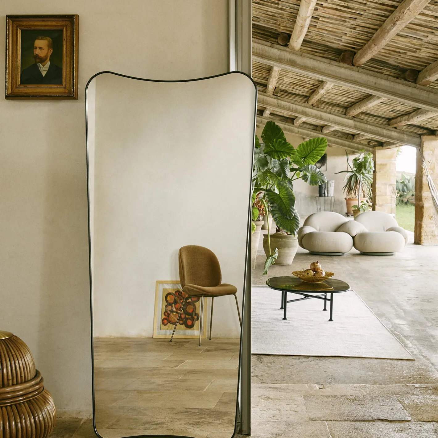 GUBI F.A. 33 Wall Mirror, black brass> Vægspejle