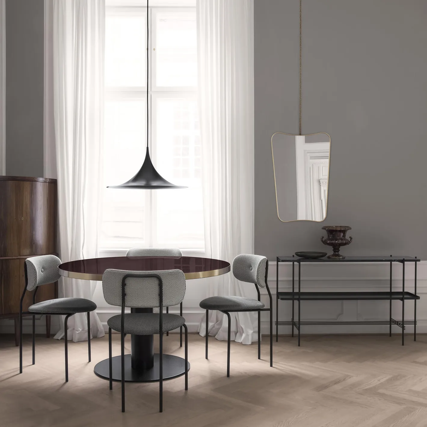 GUBI F.A. 33 Wall Mirror, polished brass> Vægspejle