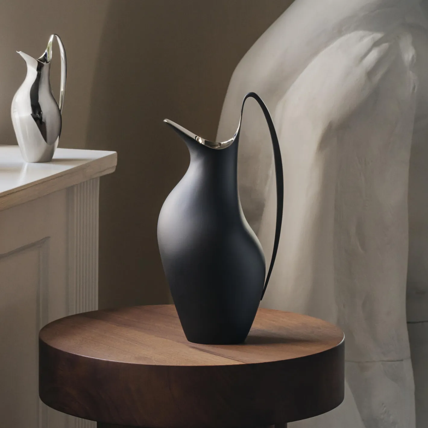 Georg Jensen Koppel kande 1,2 L, midnight black> Kander & Karafler