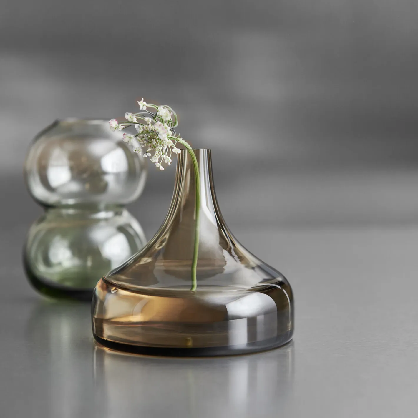 Orrefors Midsummer Water Avens Mini vase 8,2 cm, brown> Vaser