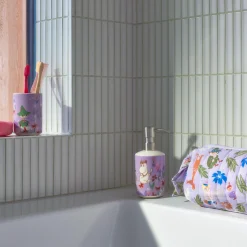 Moomin Arabia Mumi sæt af sæbedispenser & tandbørsteholder Blomsterhave> Badeværelsesudstyr