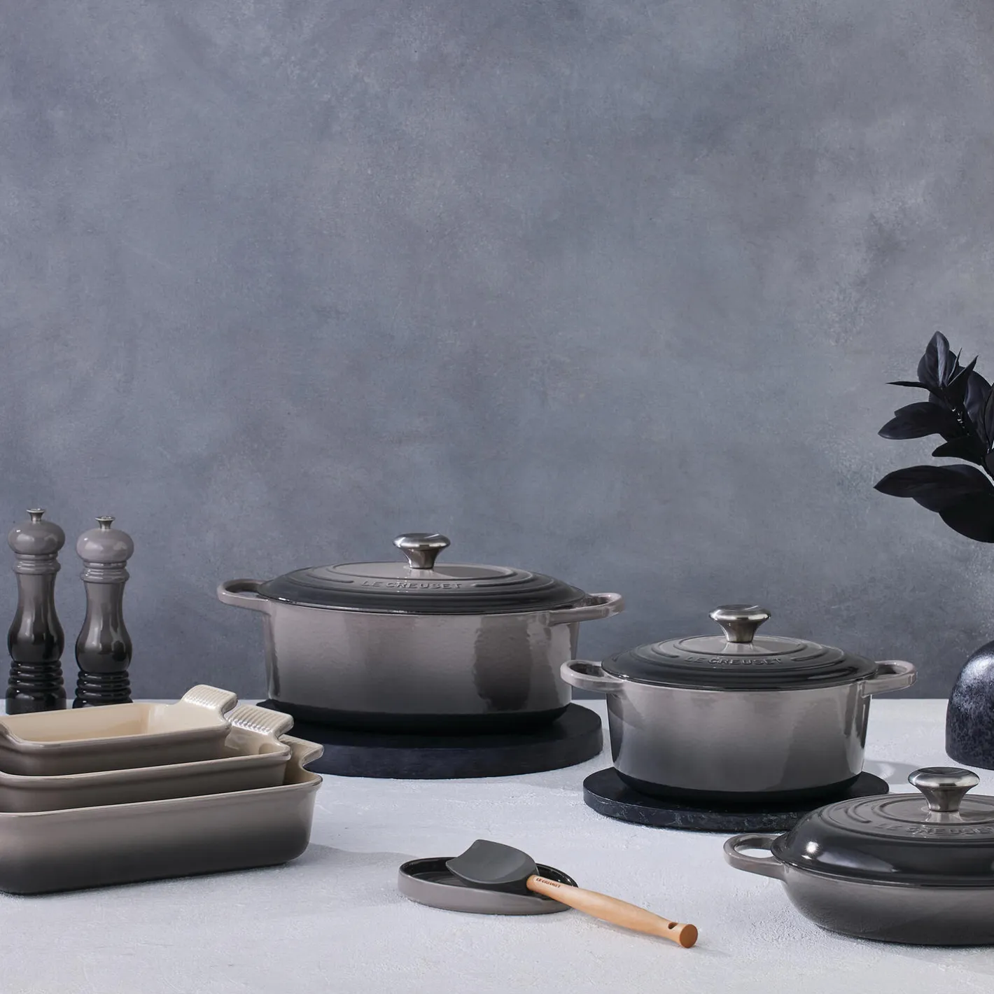 Online Le Creuset Oval grydeskeholder, flint