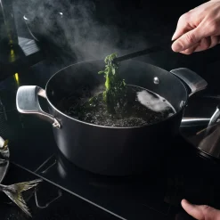 Fiskars Taiten gryde med låg 3,5 L> Gryder & Pander