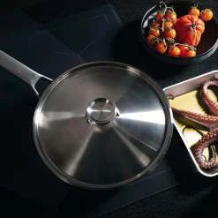Discount Fiskars Taiten sauterpande med låg Ø 26 cm